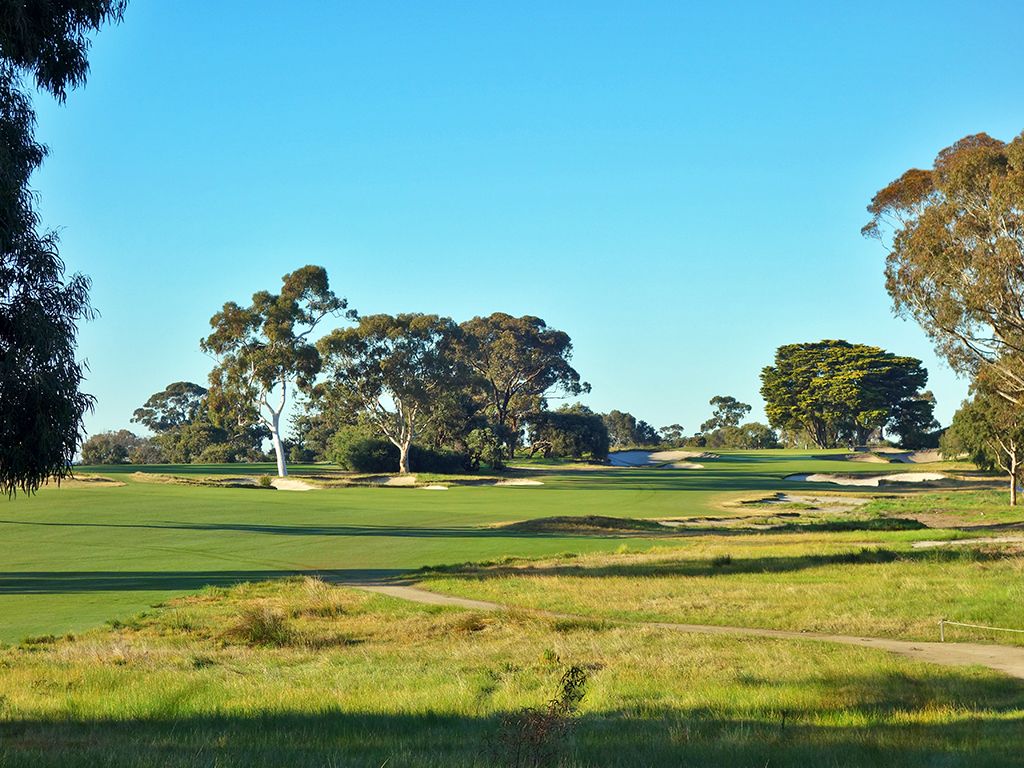 11th Hole at Victoria Golf Club (405 Yard Par 4)